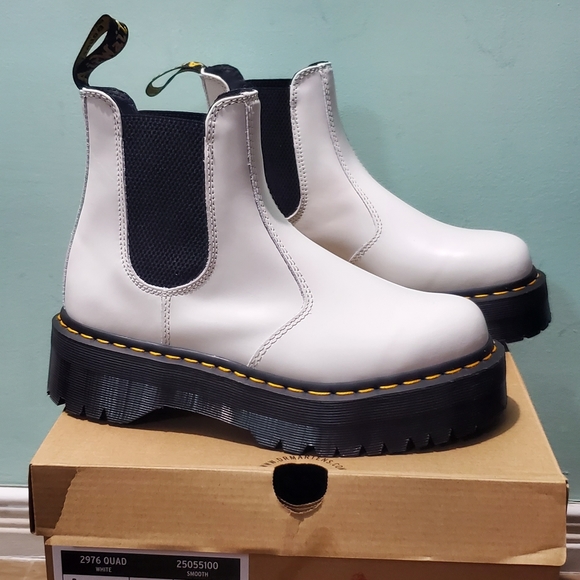 NIB DR. MARTENS 2976 Quad Retro White Smooth Leather Chelsea Boots Various Sizes - Picture 5 of 13